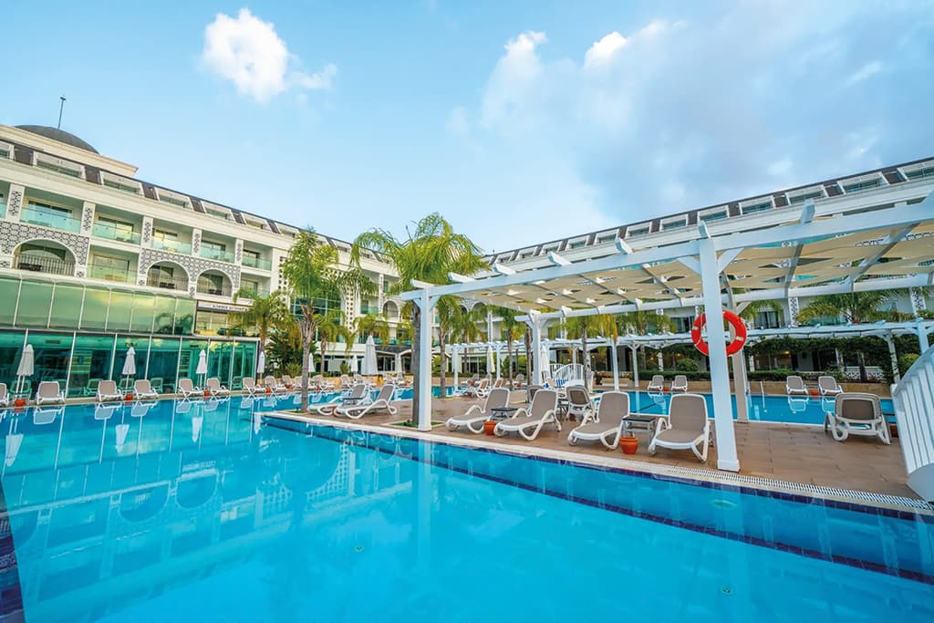 Restaurace hotelu Karmir Resort & Spa